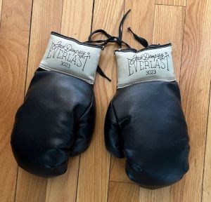 Boxing Gloves with Printed Signature of Jack Dempsey - Autographs